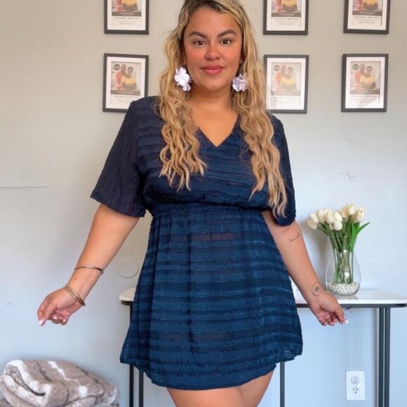 Plus Size Swimsuit Cover Up, V Neck Textured Striped Short Sleeve Swimwear Cover - Picture 7 of 15